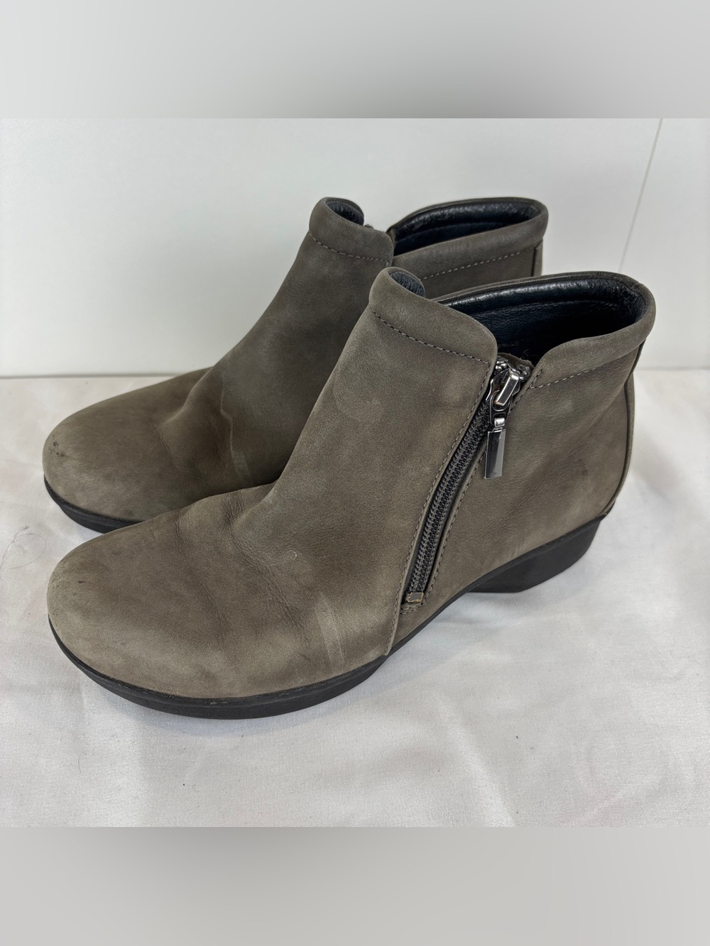 Dansko Lee Ankle Booties Grey Suede Wedge Heel Boots EU 37 / US 6.5-7 Side Zip